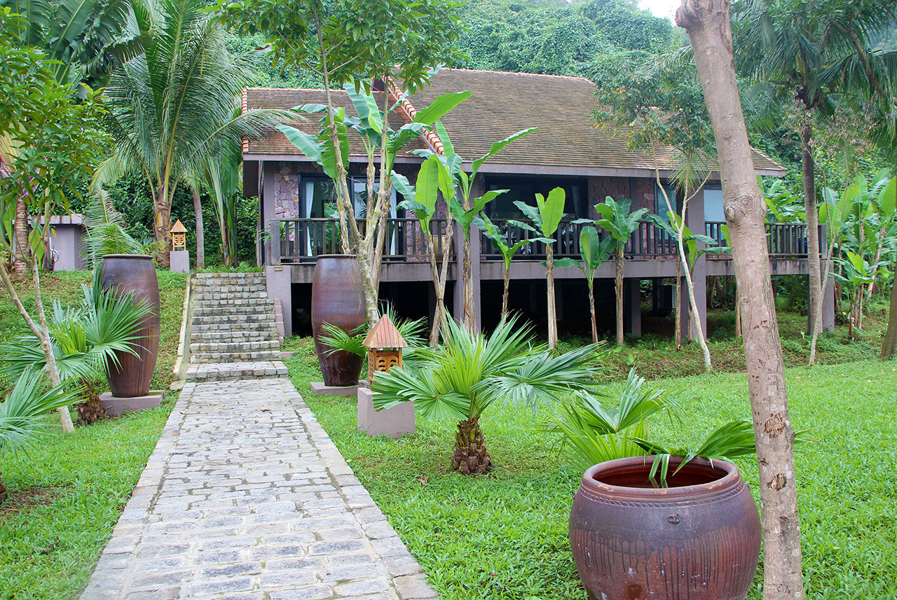 so sánh Homestay với Nhà nghỉ địa phương